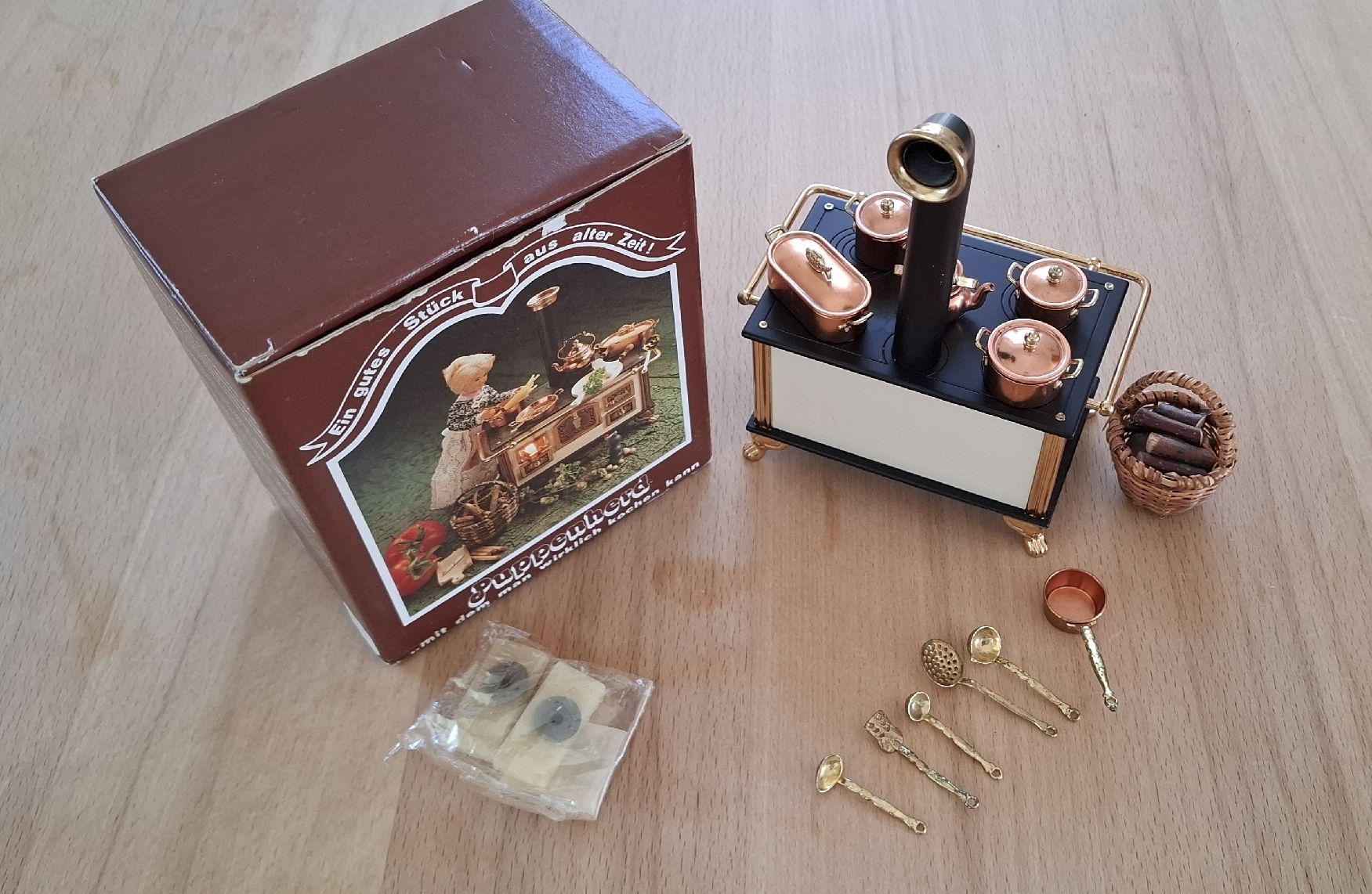 Case e mobili per bambole: Antiker Kochherd – Usato da Schaffhausen venduto da 42BlackWatchPredator 3