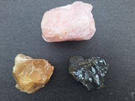 Rosenquarz 282gr, Calcit od. Görgeyt128gr, Pyrit 111gr Top