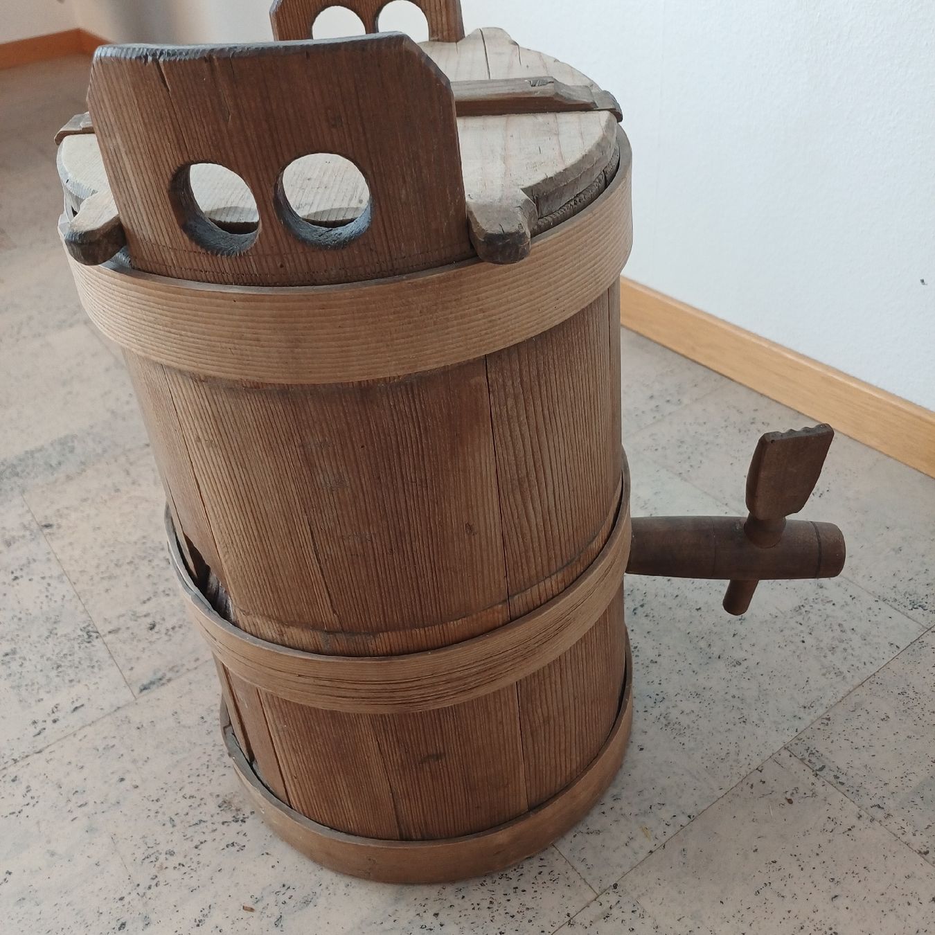 Accessori: Holzfässli mit Ausguss und Deckel – Usato da Trimmis venduto da grrose 6