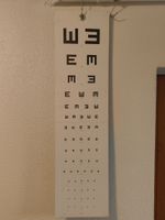 Grosse Vintage Sehtafel von Optiker Augenarzt für Sehtest