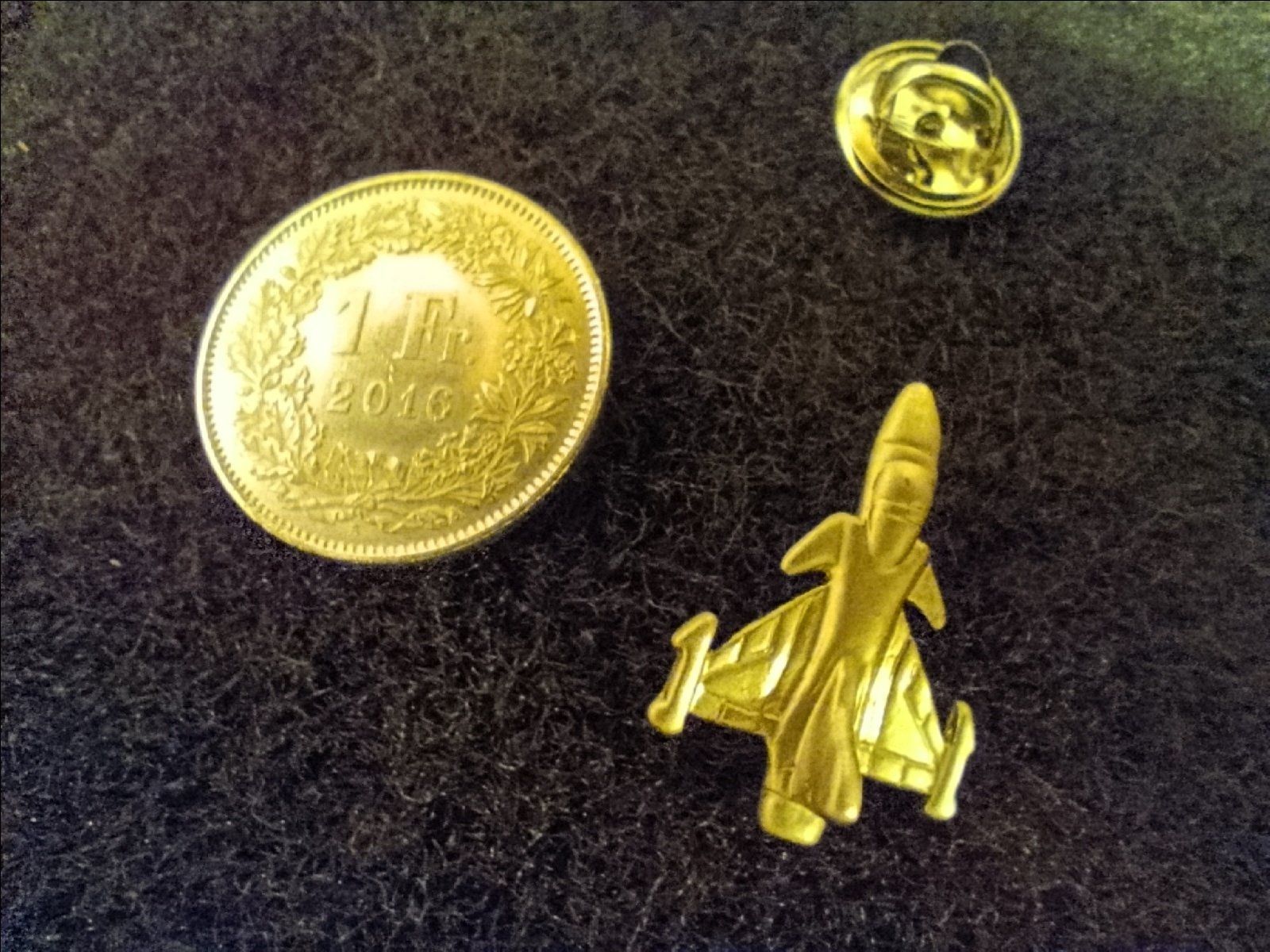 Placchette & Badge: Pin "Gripen" – Usato da Aubonne venduto da jpiteira