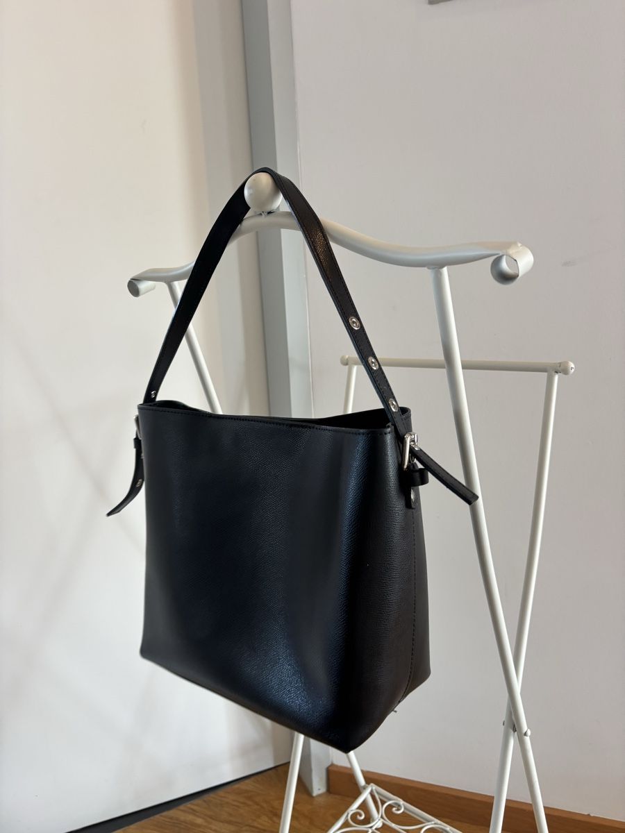 Borse da donna: Schwarze Schultertasche/ Shopper – Usato da Basel venduto da AnninaD97 3