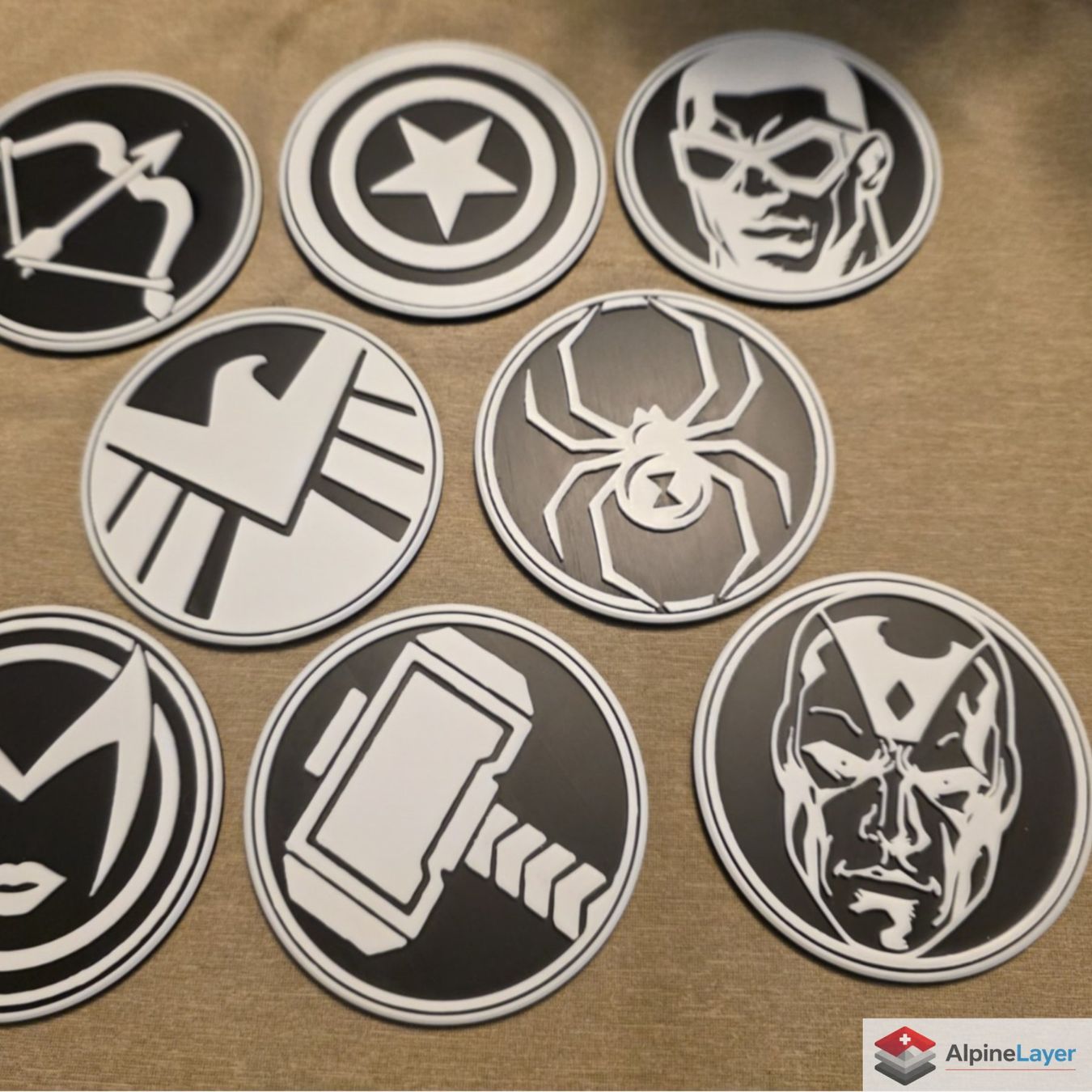 Sottobicchieri: Marvel Avengers Premium Coaster Set with Holder 3D Printed – Nuovo (secondo la descrizione) da Losone venduto da AlpineLayer 2