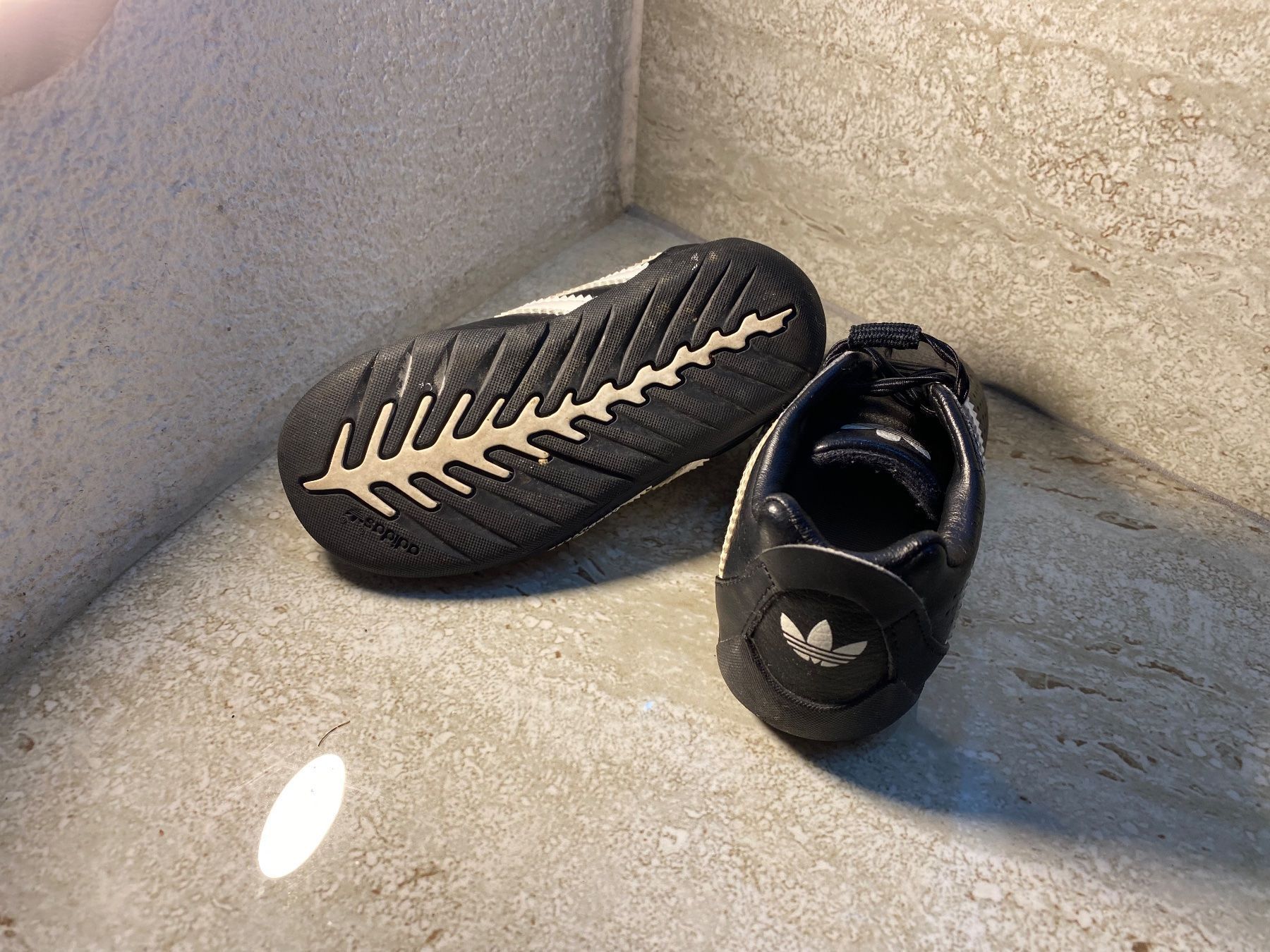 Adidas Scarpe per ragazzi: Adidas Kinderschuhe Gr 22 – Usato da Birrwil venduto da Bendegriz 1