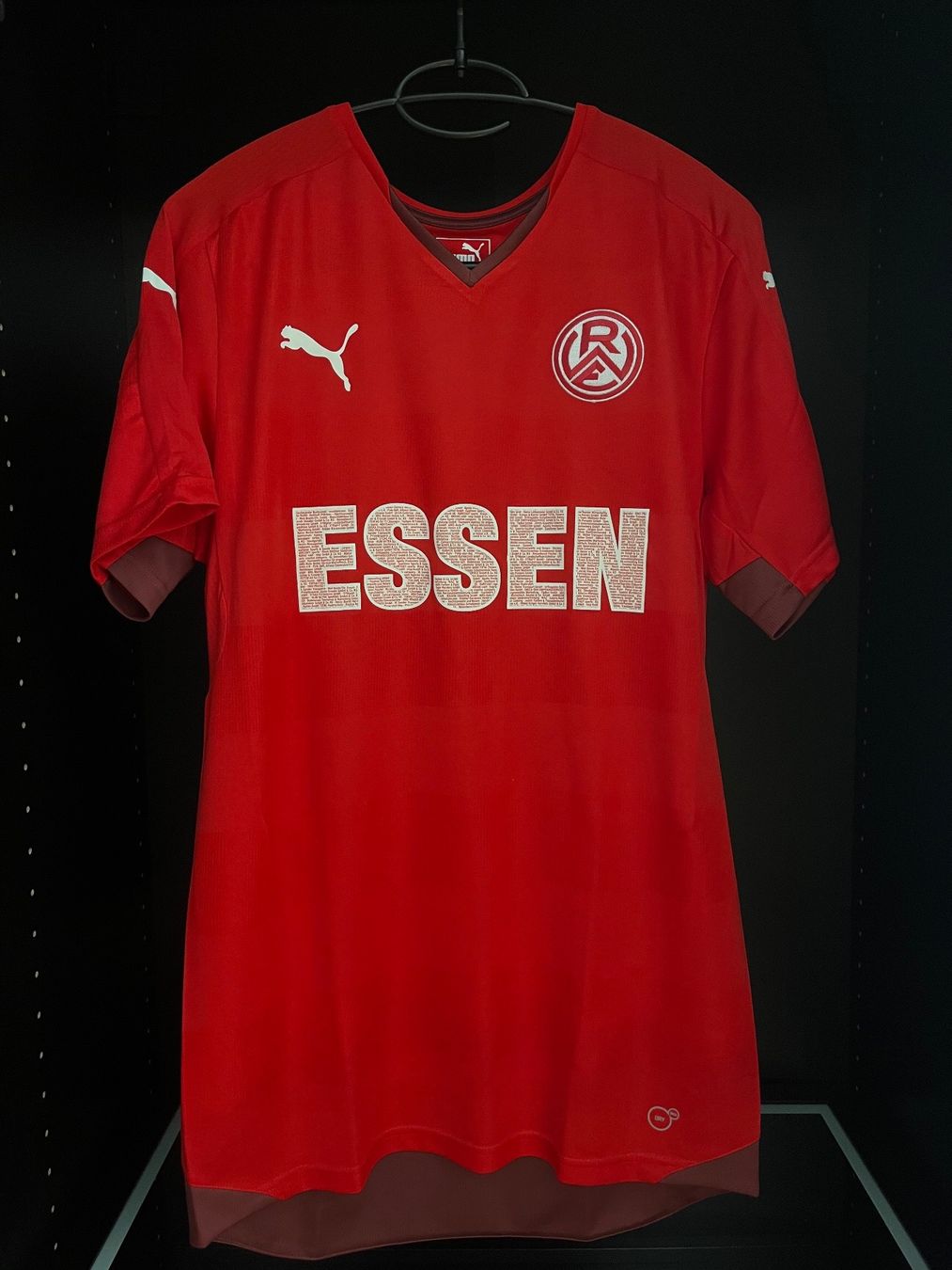 Puma Canottiere & Pantaloni: Rot-Weiss Essen Sondertrikot – Nuovo (secondo la descrizione) da Näfels venduto da dom_9p7f