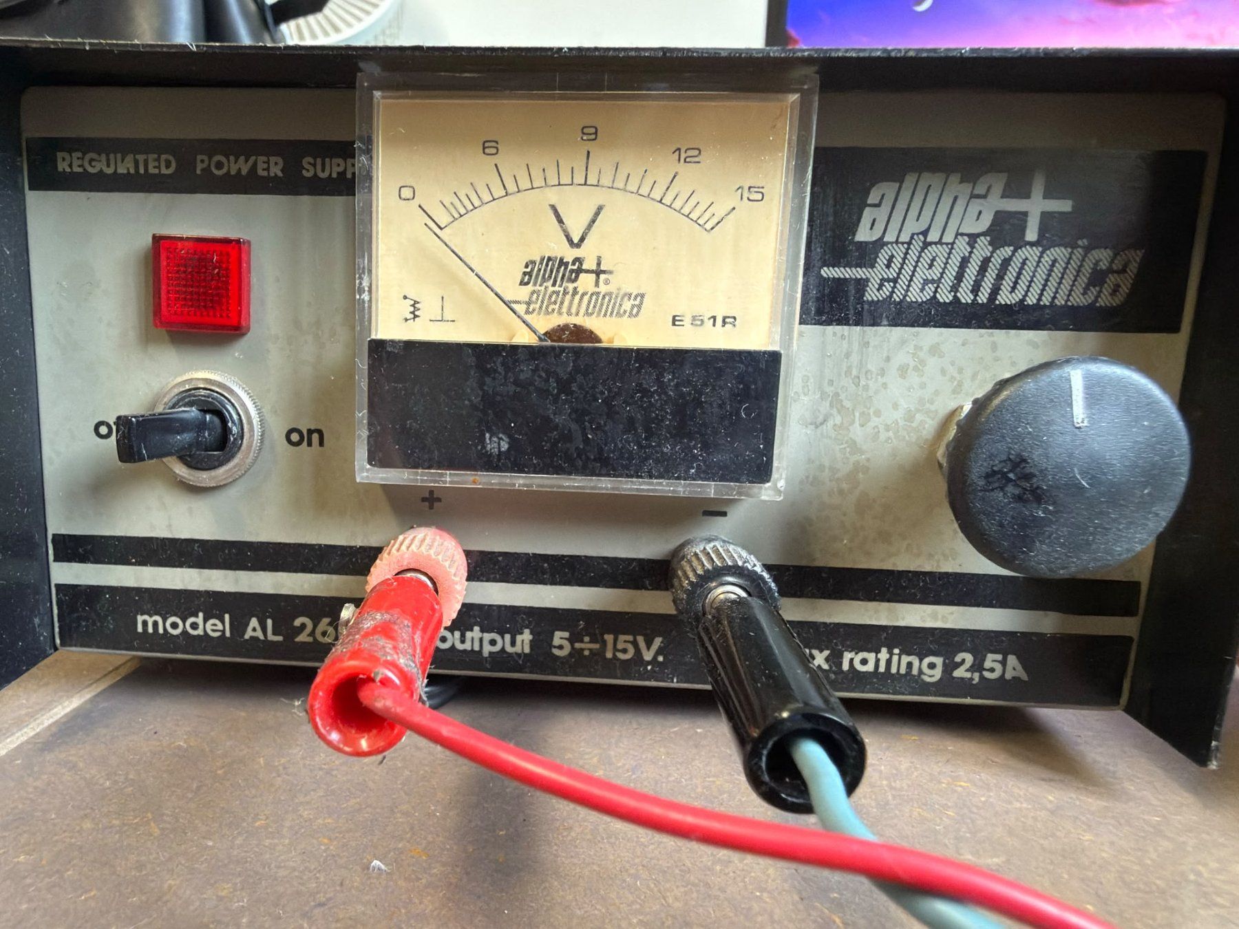 Caricabatterie: Alpha Electronics AL 2665 Netzgerät 5–15 V / 2,5 A – Usato da Luzern venduto da Elgordo7 2