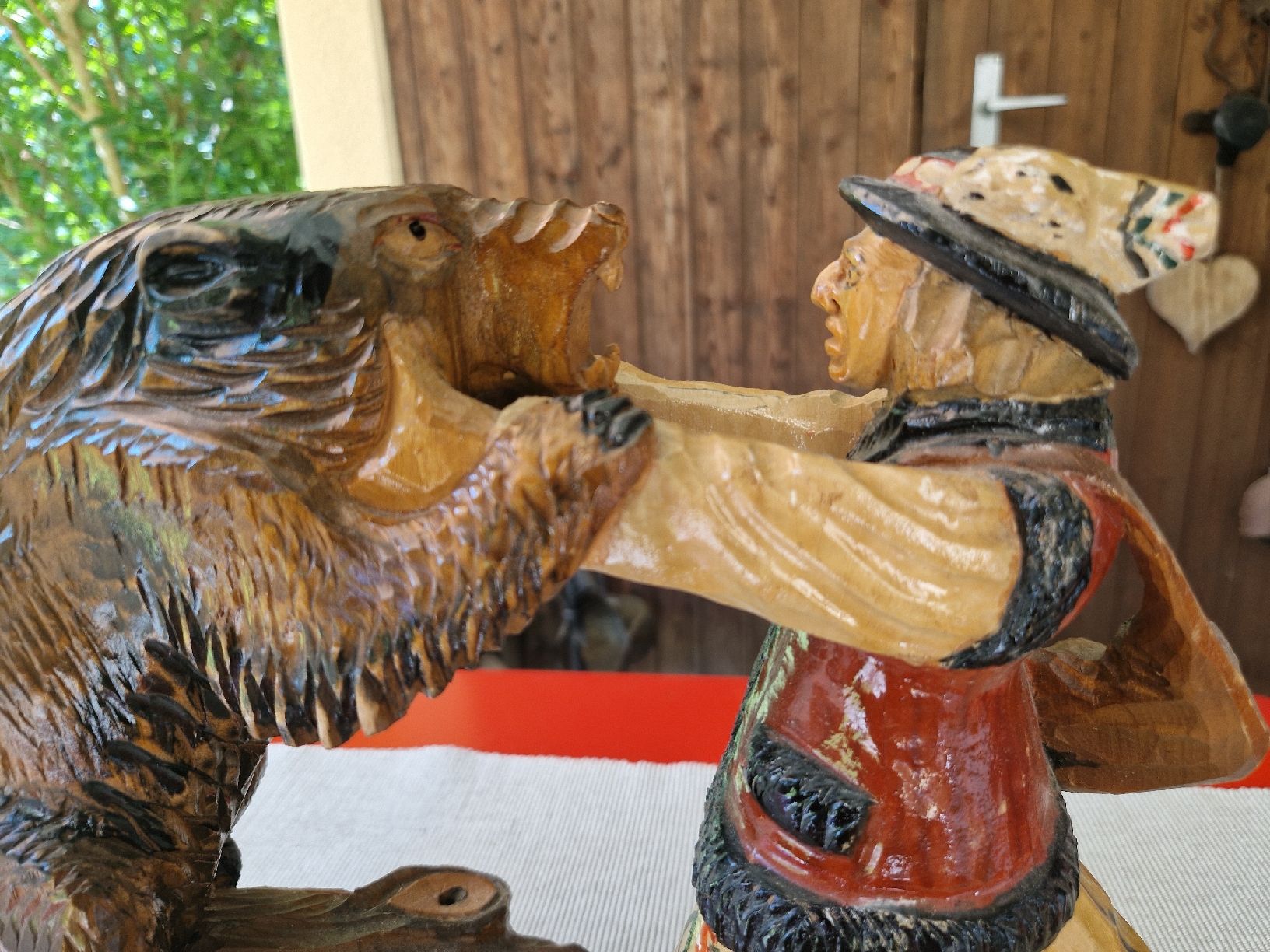 Sculture & Statue: Holzschnitzerei Mann kämpft mit Bär – Usato da Fislisbach venduto da mka_km8f 2