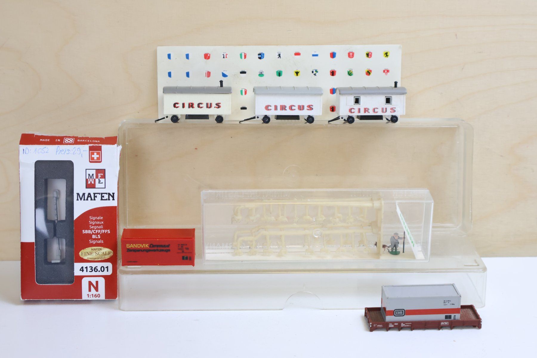Modelleisenbahnen: Lichtsignal, Zirkus Set, Container & Figuren Set - Spur N – Gebraucht aus Winterthur von Monstera 1