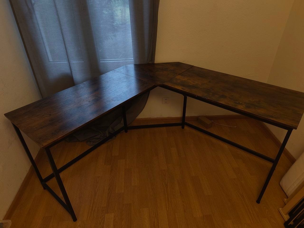 Scrivanie: Desk L-shaped Vasagle Pedro – Usato da Basel venduto da hmo_vd6m