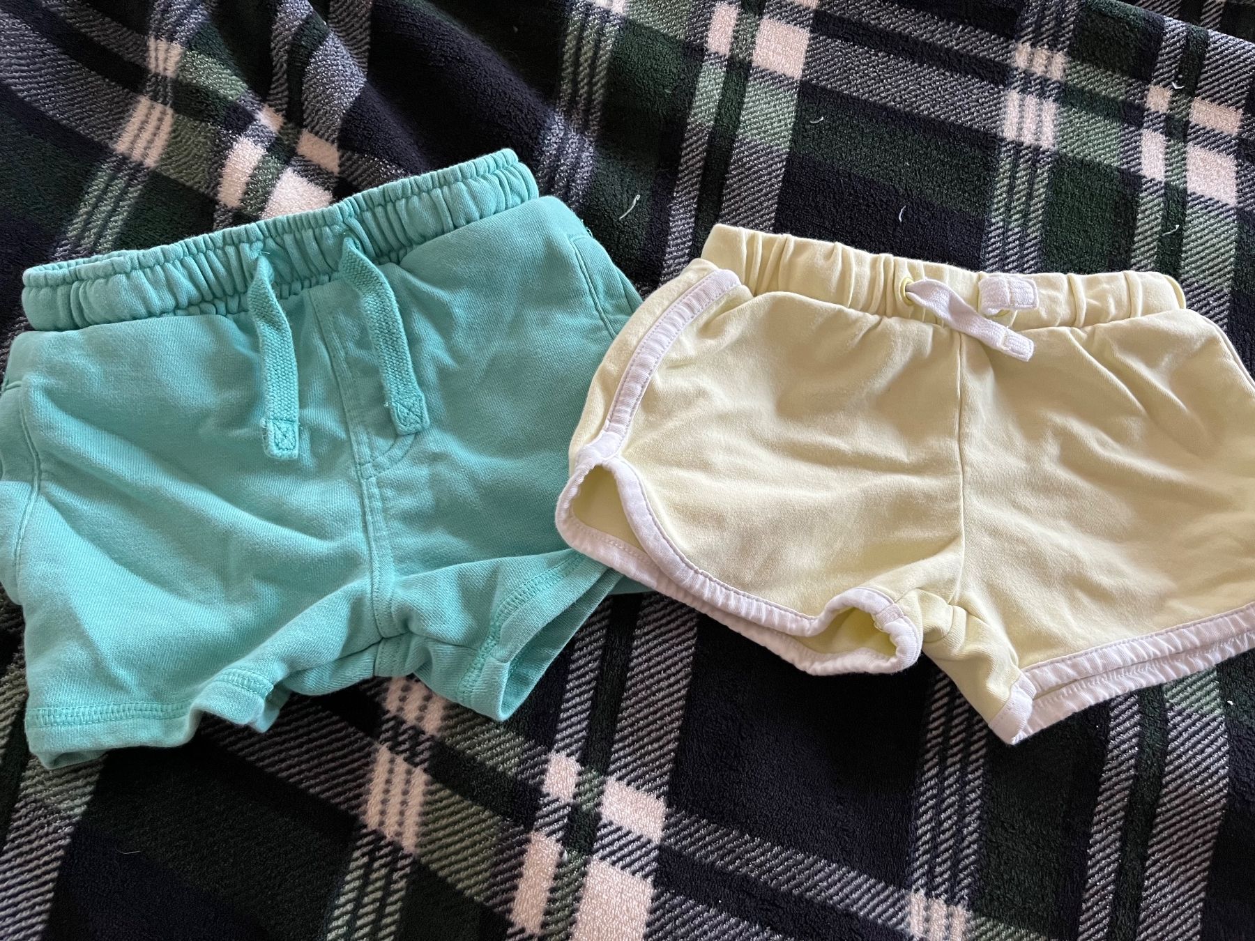 Pantaloni: 2 x Sommershorts, Größe 98 – Usato da Umiken venduto da deb_57xk