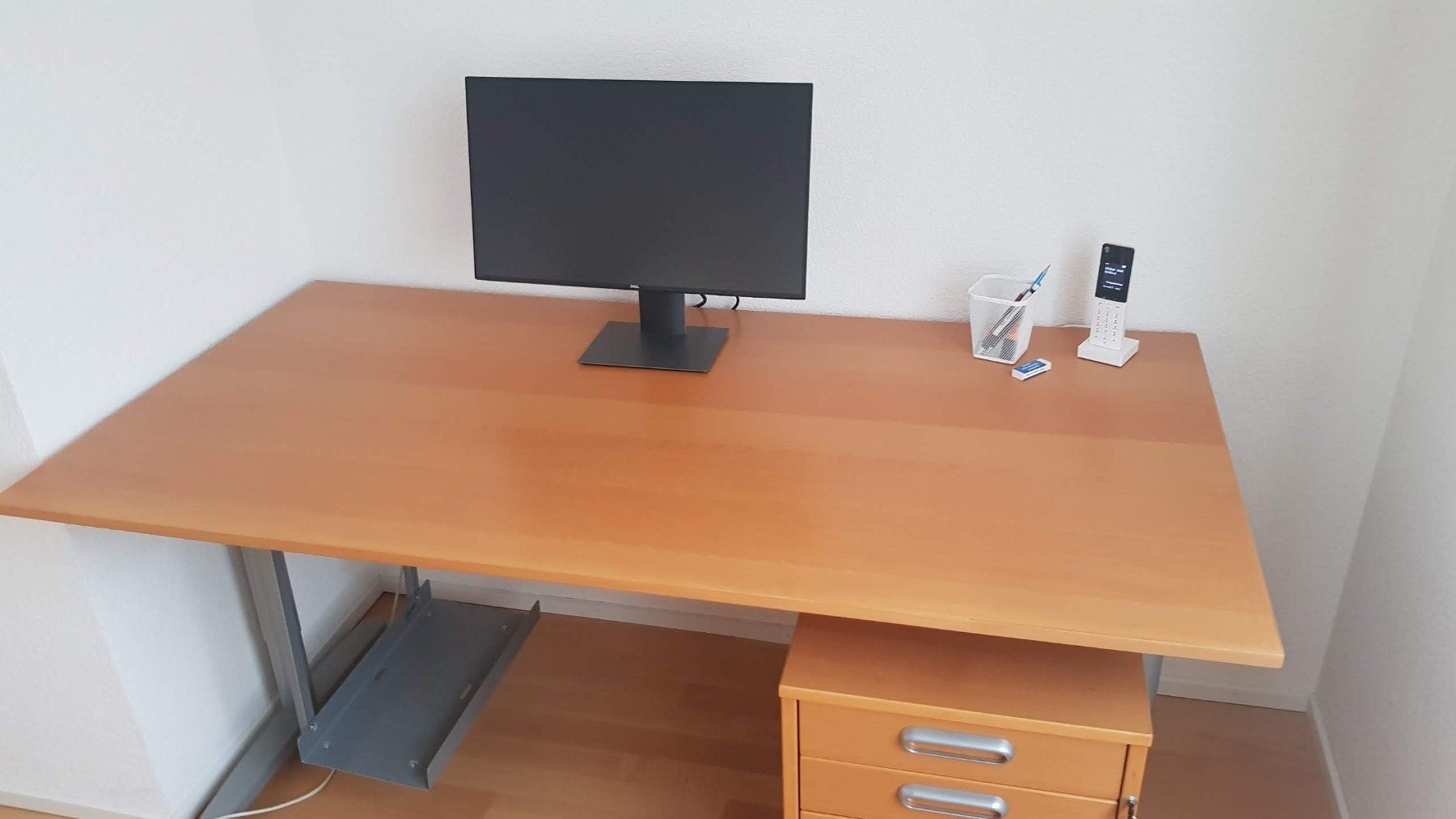 Schreibtische: Ikea Galant Schreibtisch mit Rollcontainer und Computerrack – Gebraucht aus Erlinsbach SO von gugusli 1