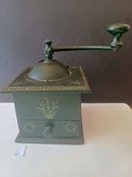 Dekorative antike Kaffeemühle, Handmühle, grün bemalt