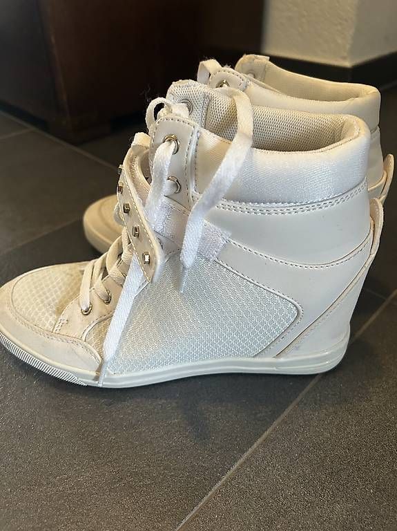Scarpe da donna: Chaussures Guess  – Usato da Bern venduto da manu0100 1