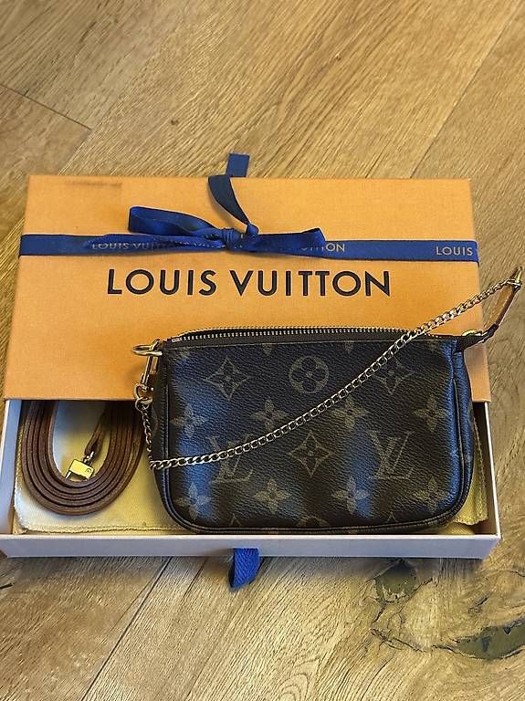 Borse da donna: Louis Vuitton Mini Pochette Accessoires – Usato da St. Gallen venduto da fla_j5jj