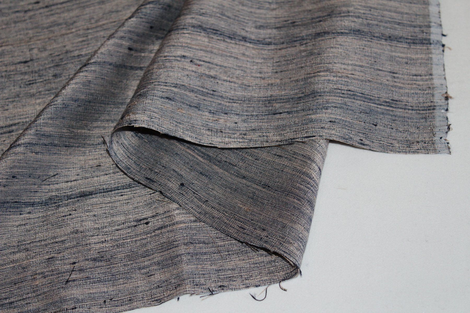 Tessuti: Stoff Seide Wildseide beige/blau – Nuovo (secondo la descrizione) da Obfelden venduto da solomon111 1
