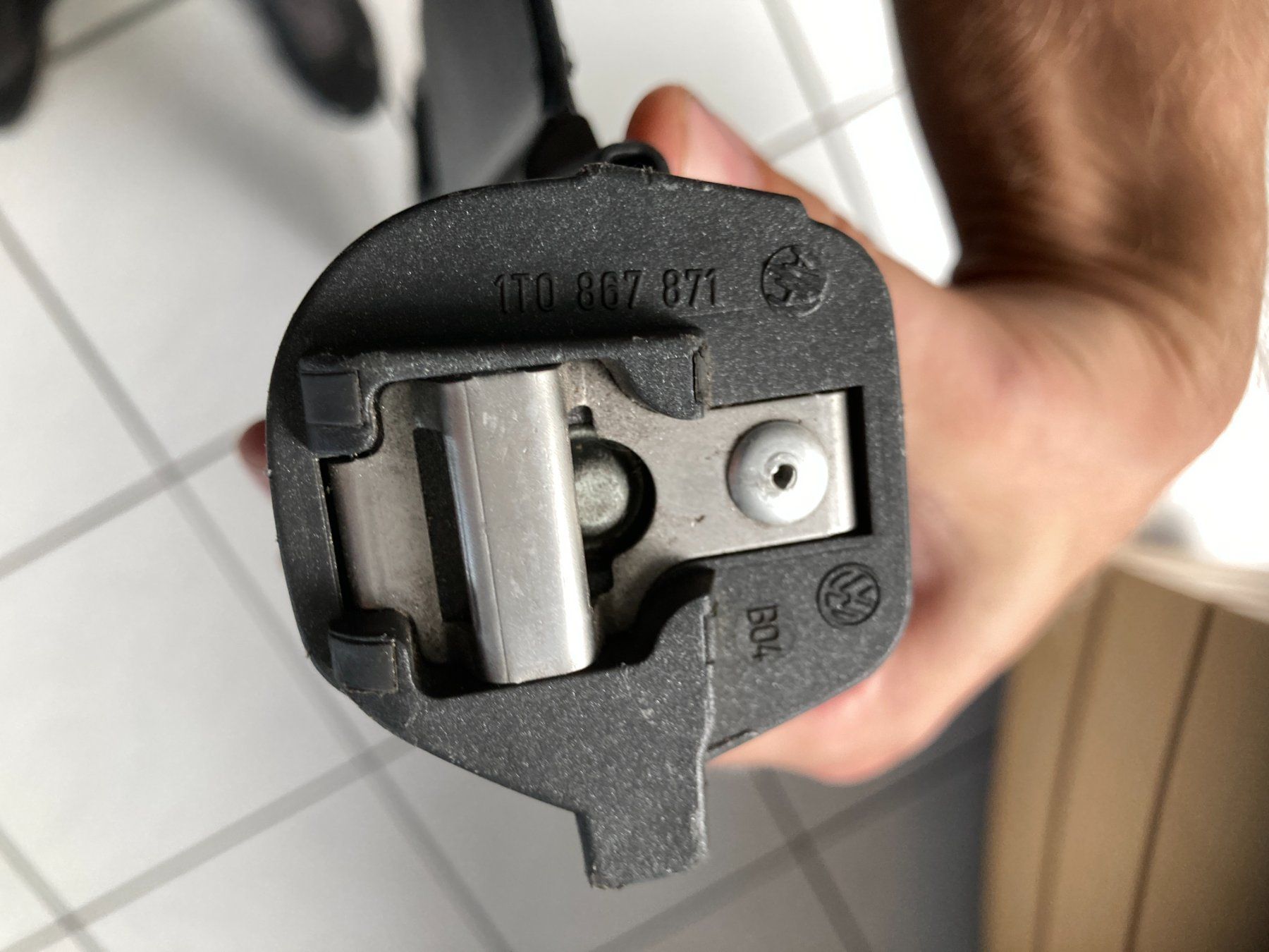 Volkswagen Alle Autoersatzteile: Laderaumabdeckung VW Touran 1t0867871 – Gebraucht aus Cham von WB2223 2