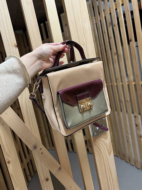 Borse da donna: Schöne Lacktasche  – Usato da Luzern venduto da VStore 1