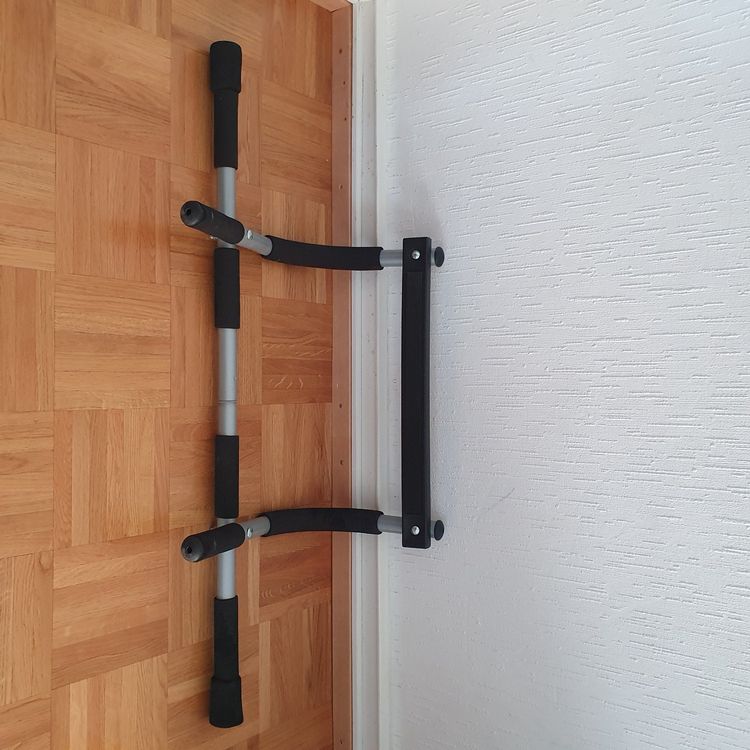 Barre à Abdominaux Fixée Sur Porte - Avec Support Mousse Pour Jambes - Réglable - Noir - Gorilla Sports - 8
