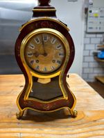 Le Castel Neuenburger Pendule mit Konsole – Komplett