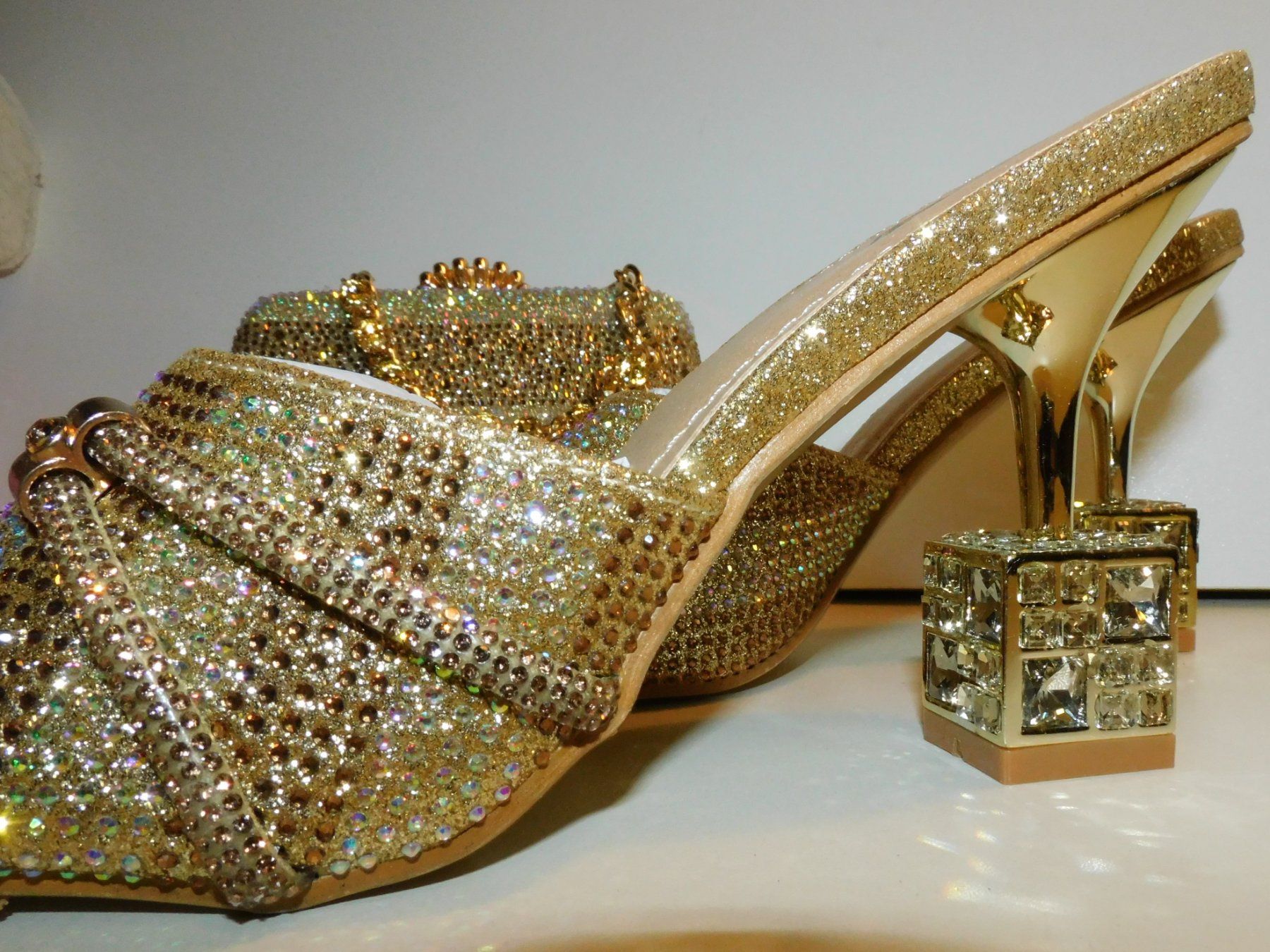 Damenschuhe: Pumps  mit passender Clutch Neu Gr 38 – Gebraucht aus Sursee von 76 6