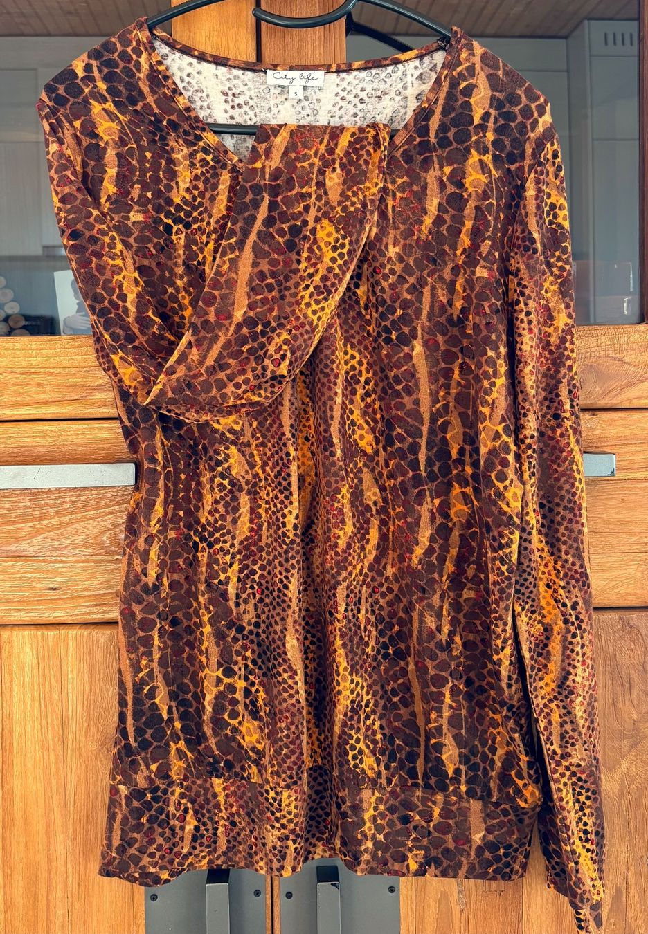 Pulls & Sweat-shirts: Pullover City Life ,sehr bequem,Schlange/Animalprint,Gr.S – D'occasion à Siblingen par Vany_McDougall 3