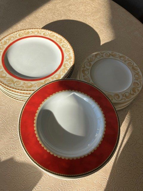 Set di piatti: geschirr-set in rot-gold-weiss – Usato da Schwarzenberg LU venduto da kindler007