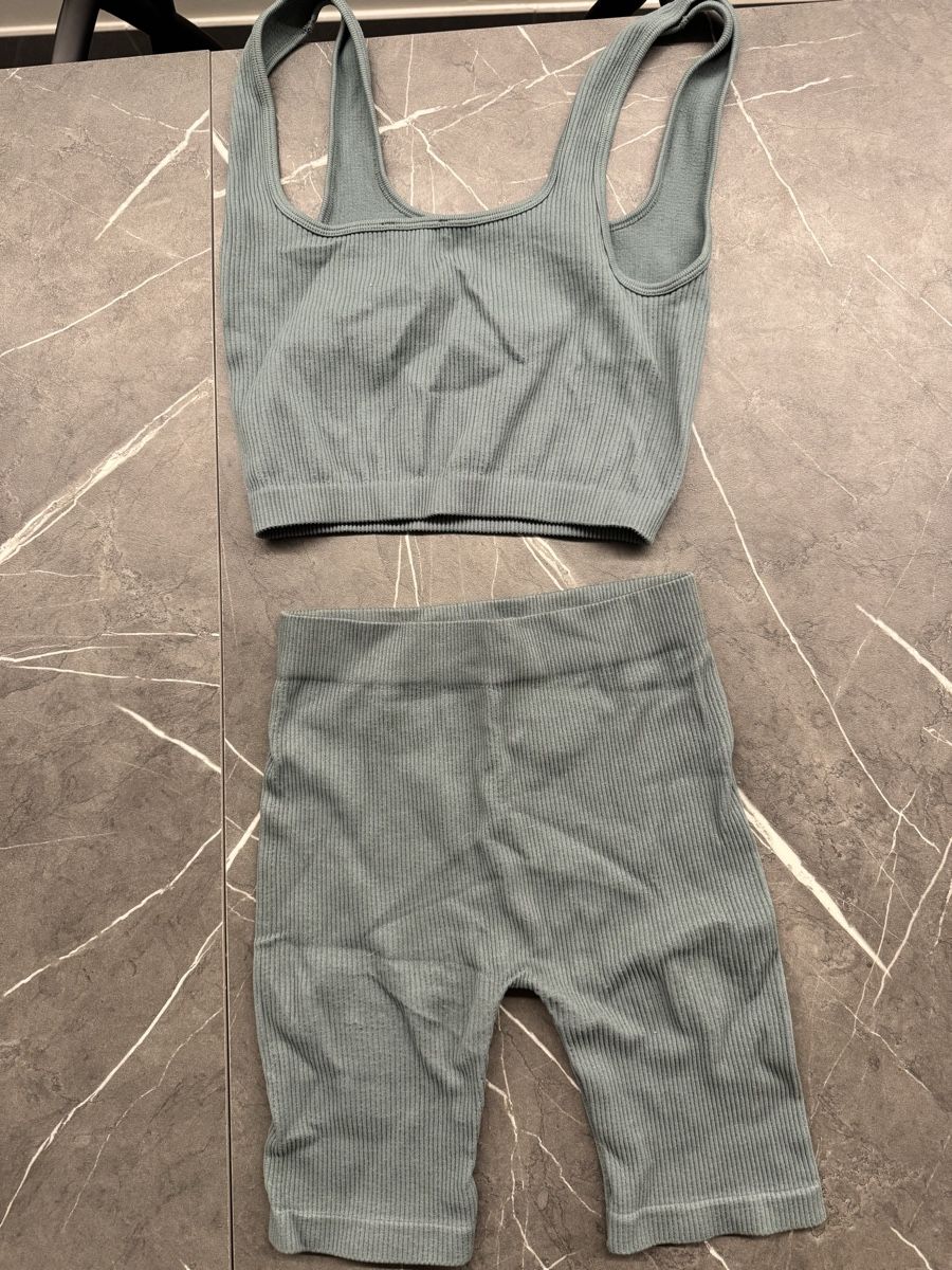Tops: Zara XS-S  – Gebraucht aus Porza von kaj_d5q7