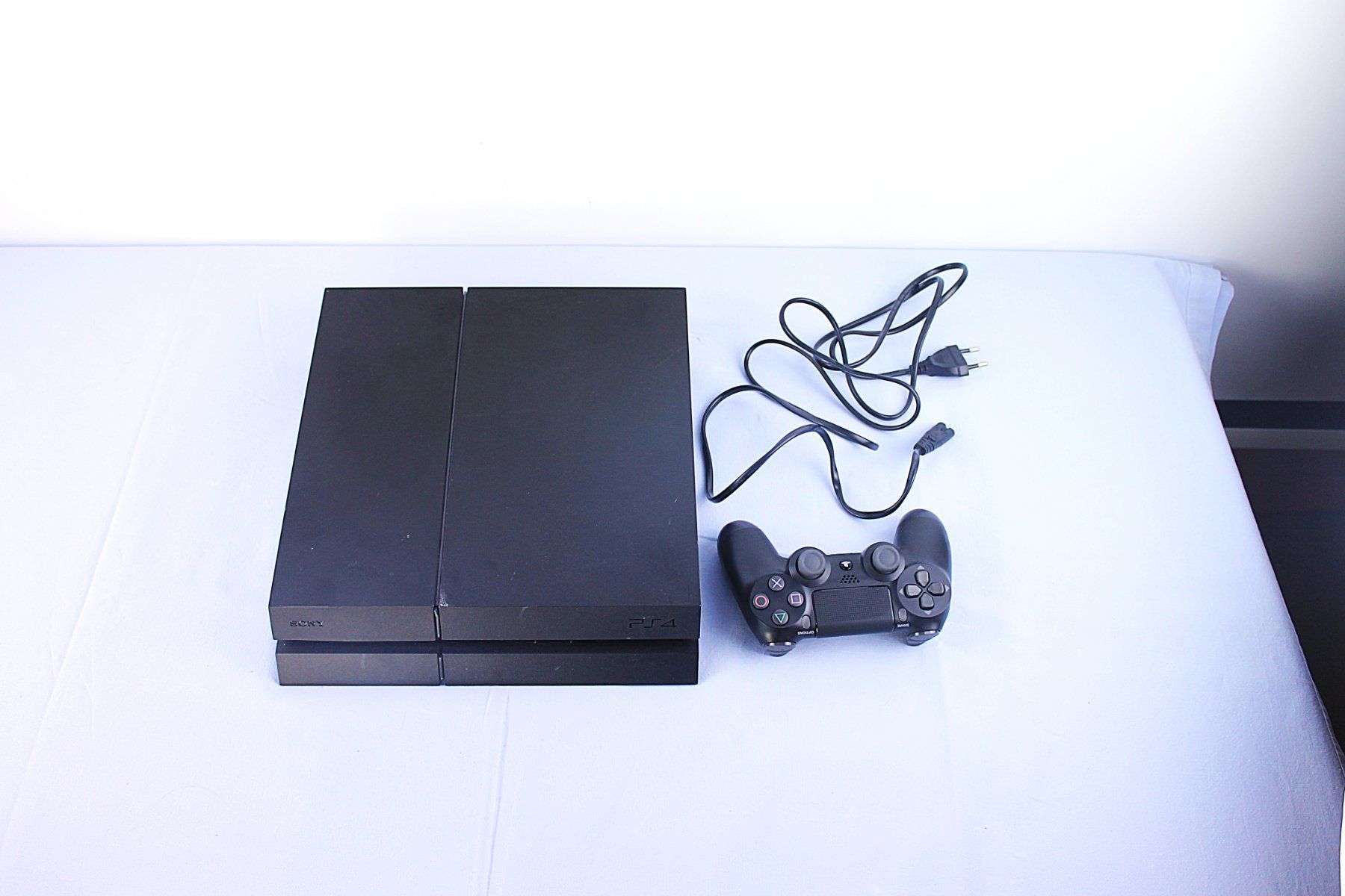 Sony Console: Playstation 4 mit Kontroller – Usato da Reinach BL venduto da bk_brockireinach