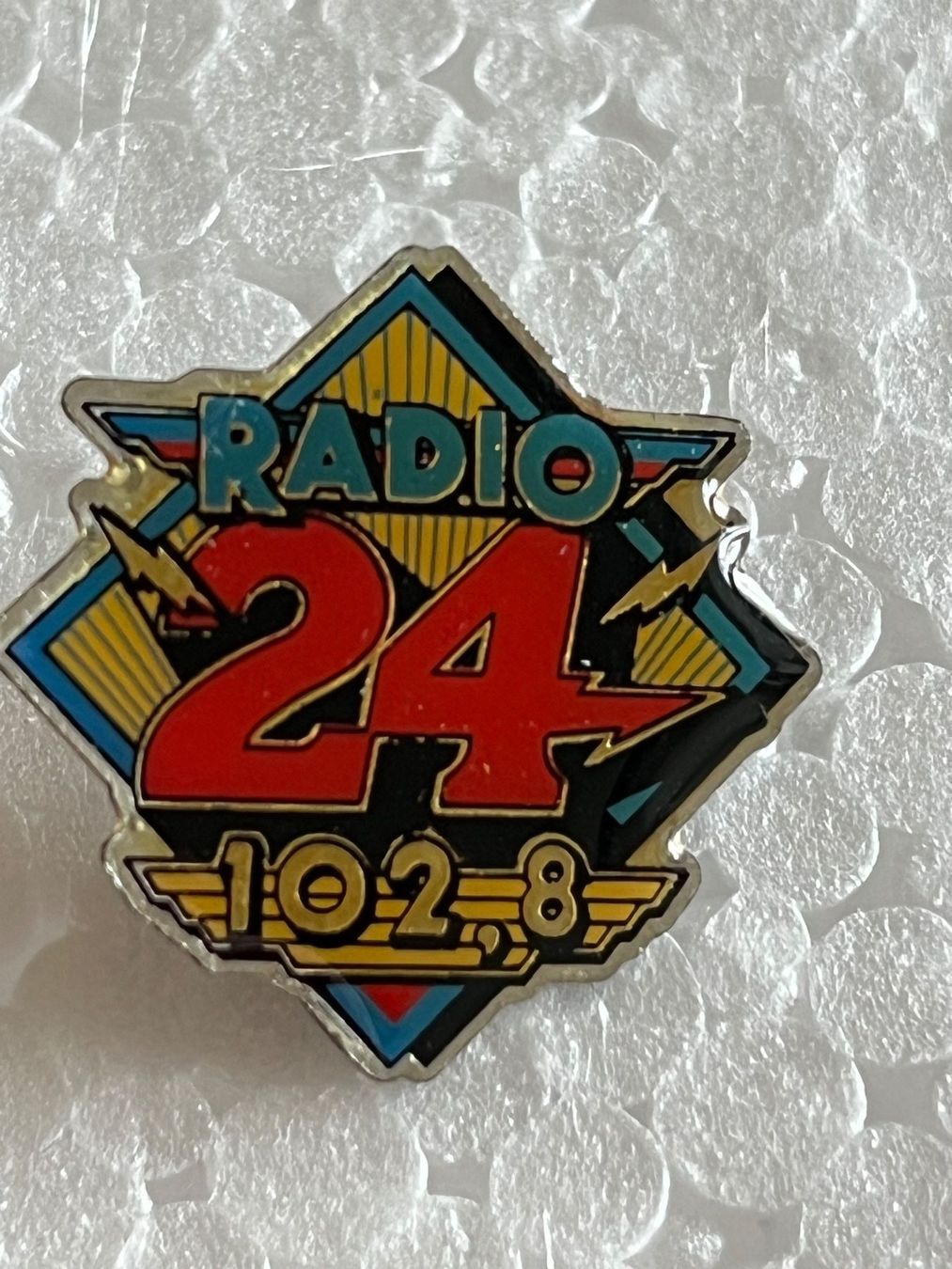 Plaquettes & Badges: Radio 24 Pin – D'occasion à Zürich par Gurkis