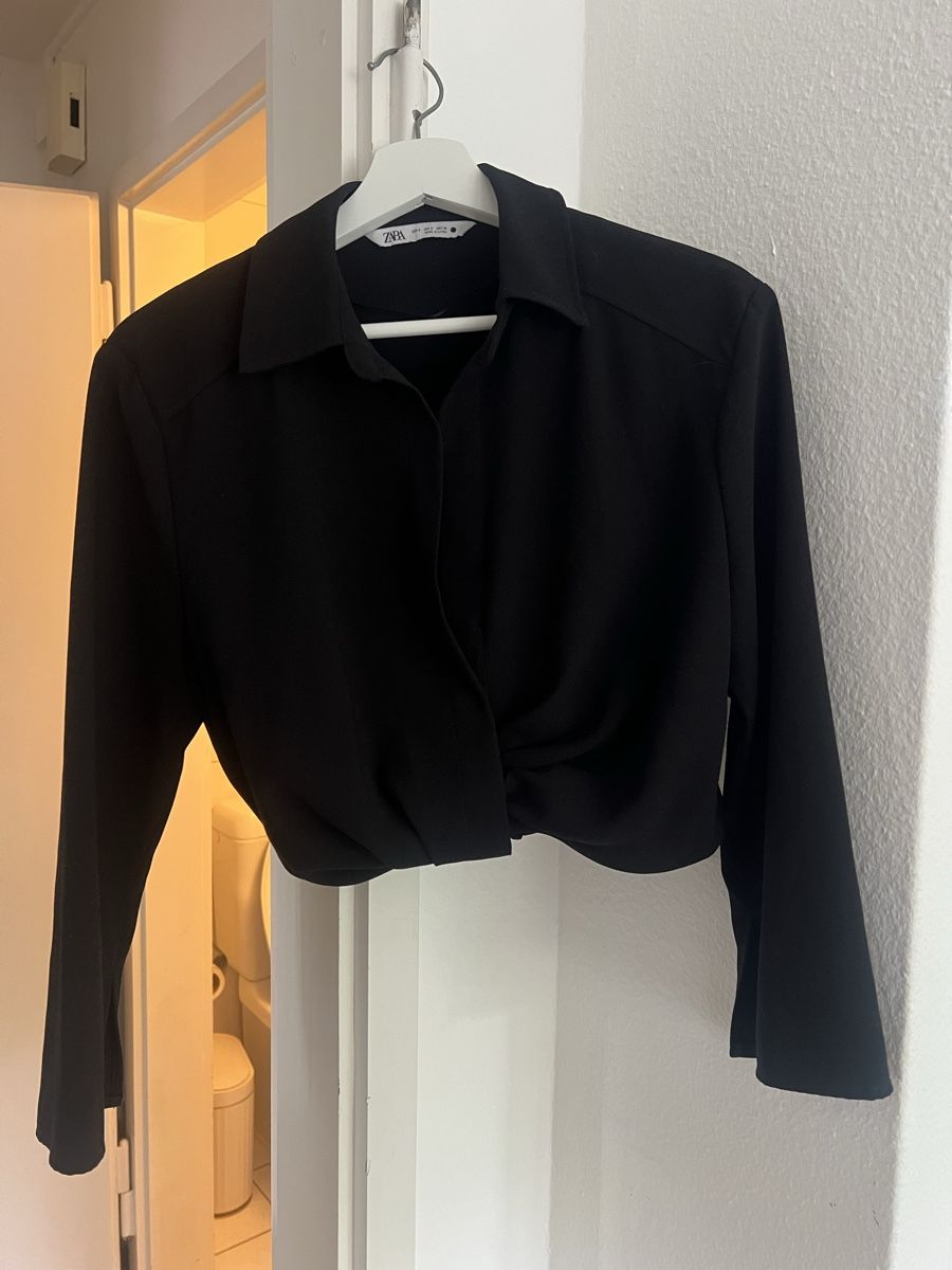 Zara Camicette: Schwarze Zara Bluse, cropped – Nuovo (secondo la descrizione) da Zürich venduto da sellingmystuff1 1