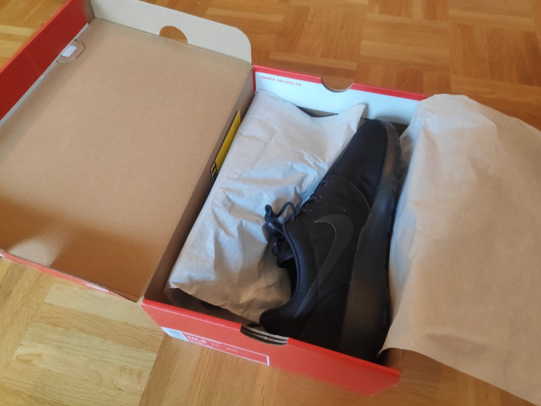 Nike Scarpe da uomo: Nike Roshe Run Black - Gr 44.5 – Nuovo e nell'imballaggio originale da Bern venduto da anger47 1