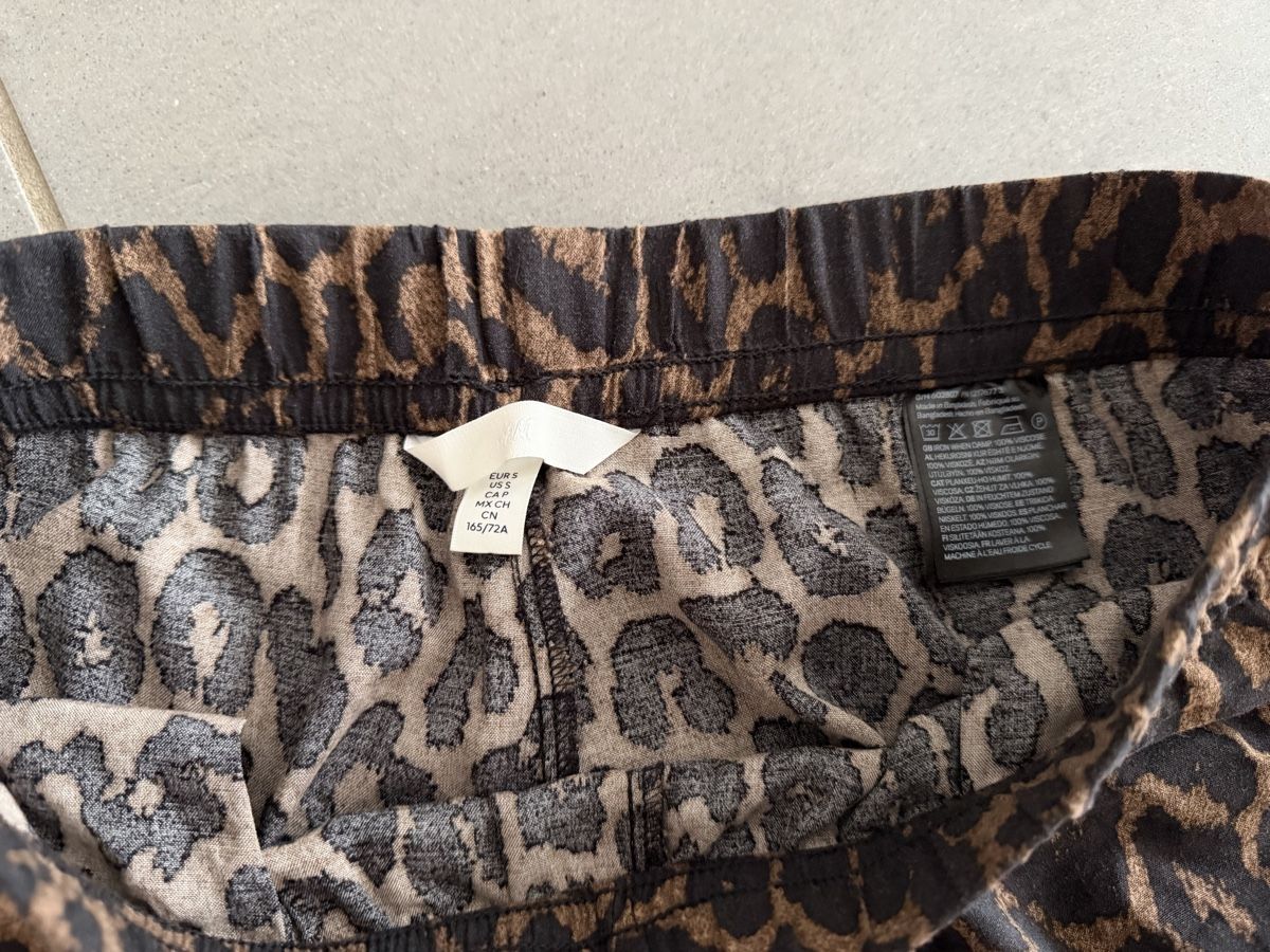 H&M Pantaloni: H&M Leo pants S – Usato da Buchrain venduto da Jasikistler 3