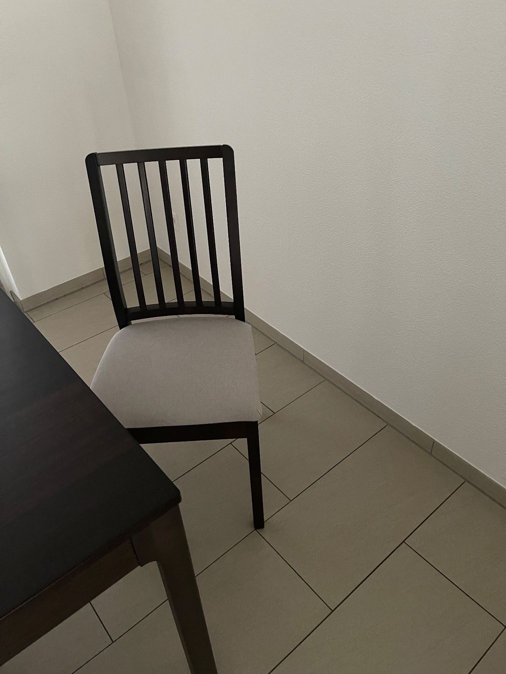 Ikea Set di tavolo e panche: Moderner Ausziehtisch mit 6 passenden Stühlen – Usato da Rupperswil venduto da Dominum-x 6