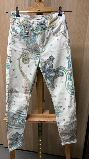 Desigual Pantaloni: Pantalon Desigual neuf – Nuovo (secondo la descrizione) da Crans VD venduto da vra_262m