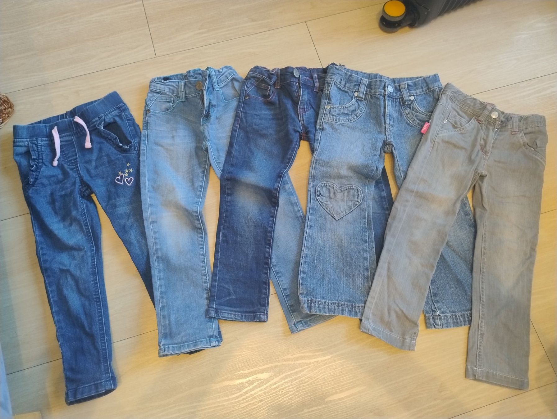 Lotti & Set di vestiti: Jeans Gr. 104 – Usato da Bätterkinden venduto da livingdreams