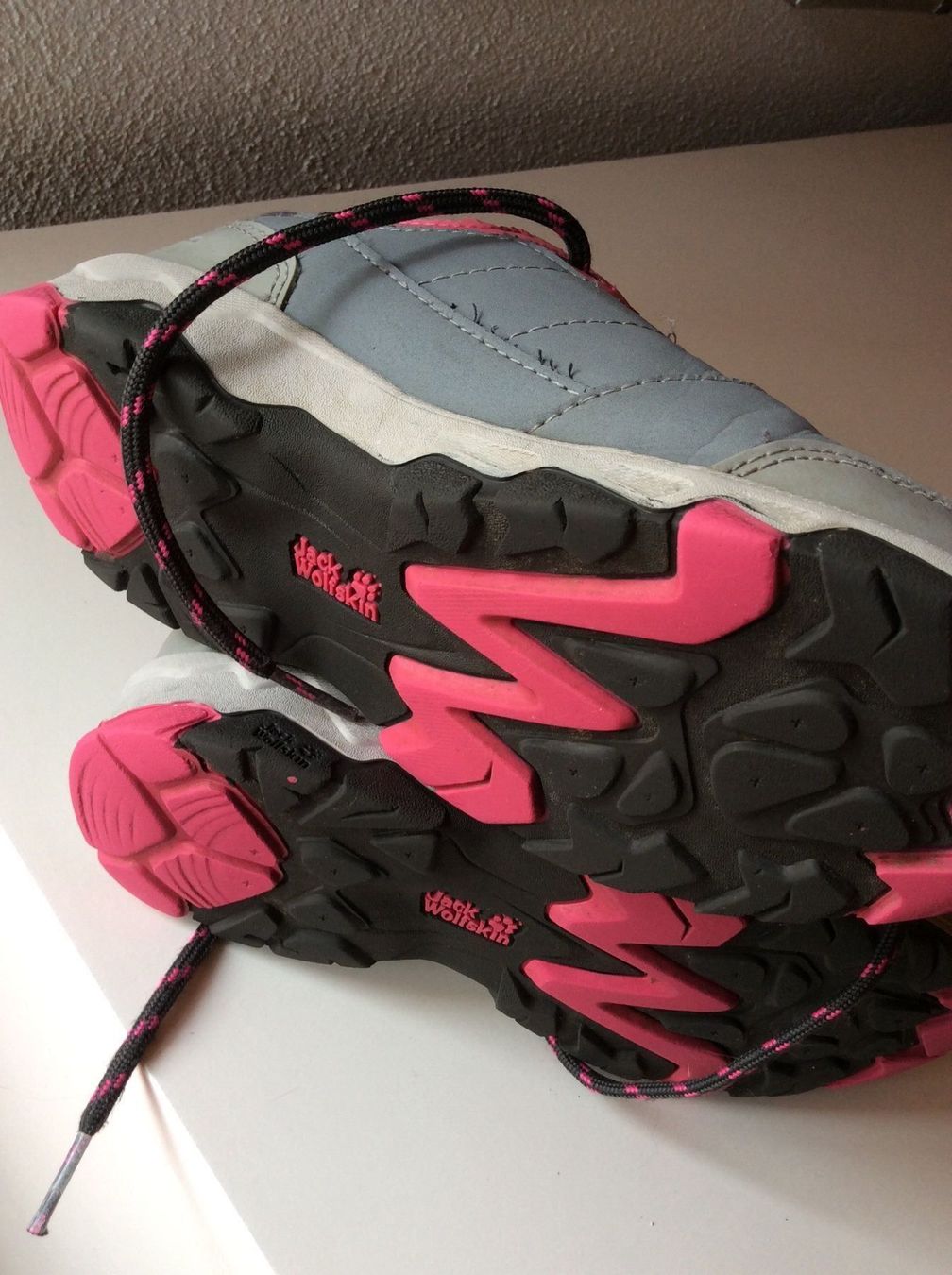 Scarpe per ragazze: Jack Wolfskin Gr. 33 – Usato da Roveredo GR venduto da Keks78 1