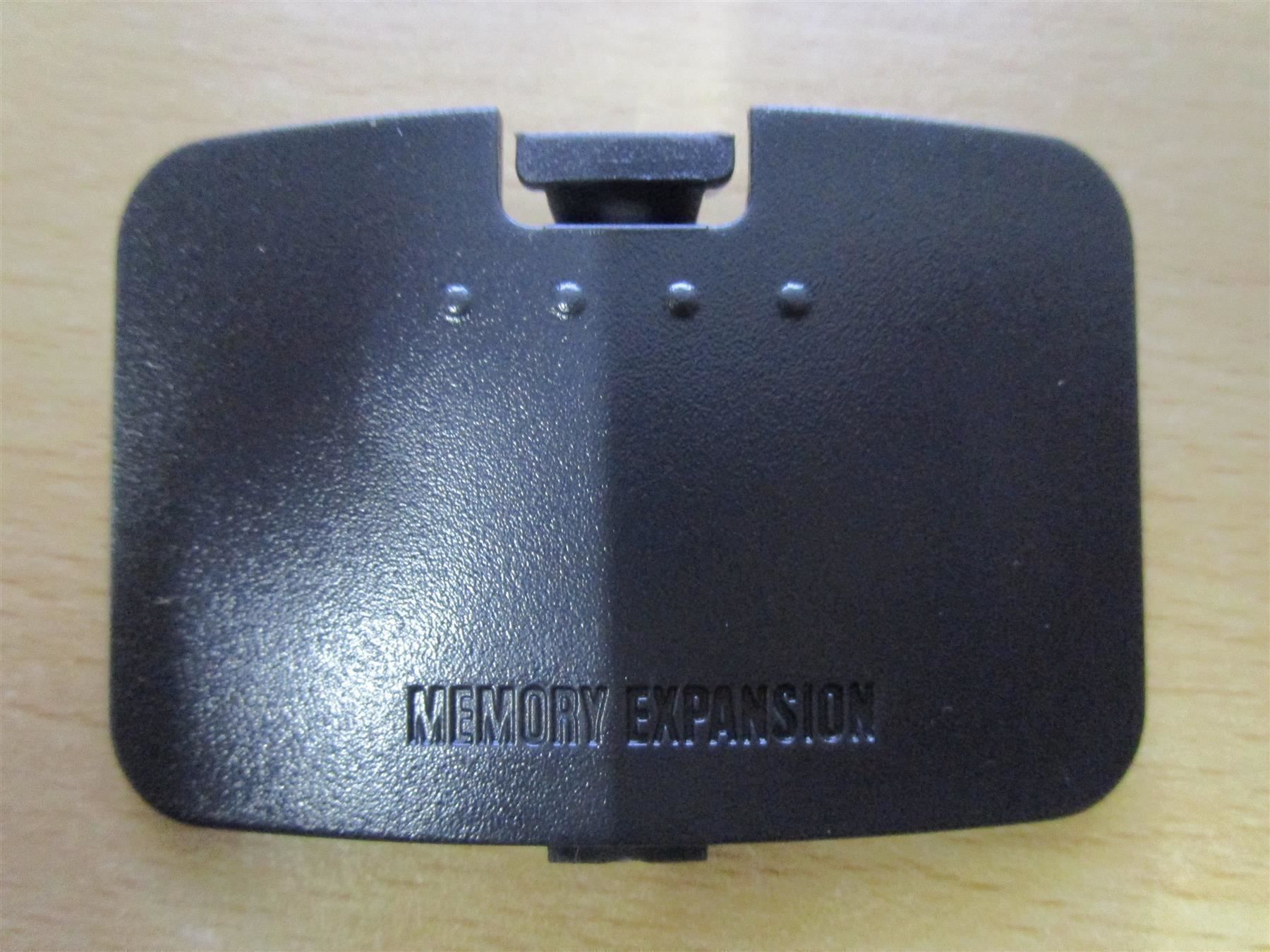 Nintendo Console: Nintendo 64 Expansion Port Deckel black - Memory Expansion – Nuovo (secondo la descrizione) da Goldau venduto da agestuffer