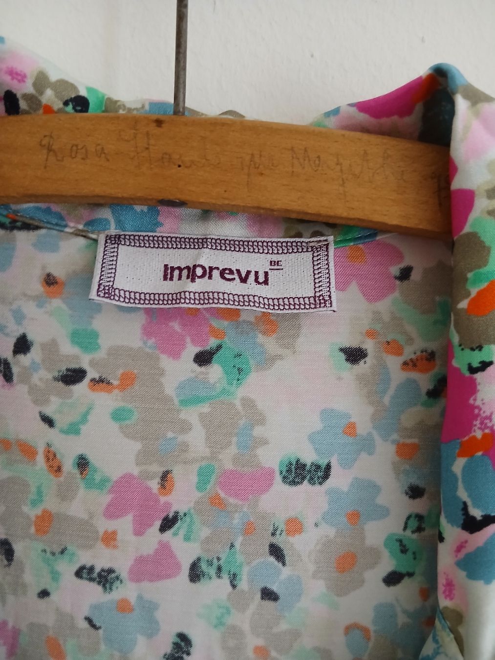 Chemisiers: Imprevu Colourful Blouse Size XS – Neuf (Voir description) à Wil SG par tre_g2l7 4