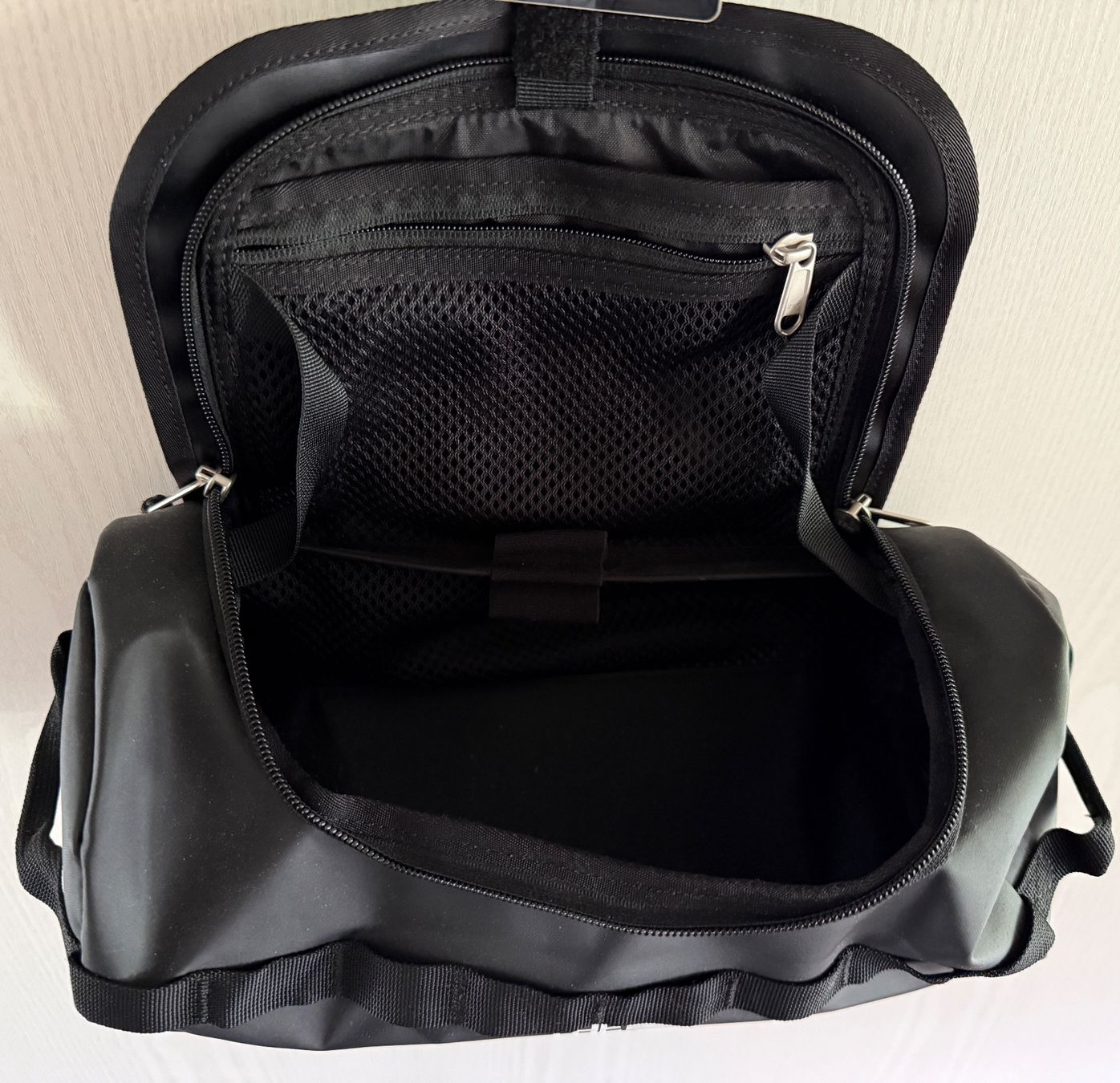 North Face Custodie per cosmetici: The North Face Kulturtasche Schwarz – Usato da Langnau i.E. venduto da Ke.Bex 1
