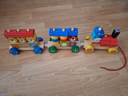 Holzzug mit Lokomotive und 2 Wagen
