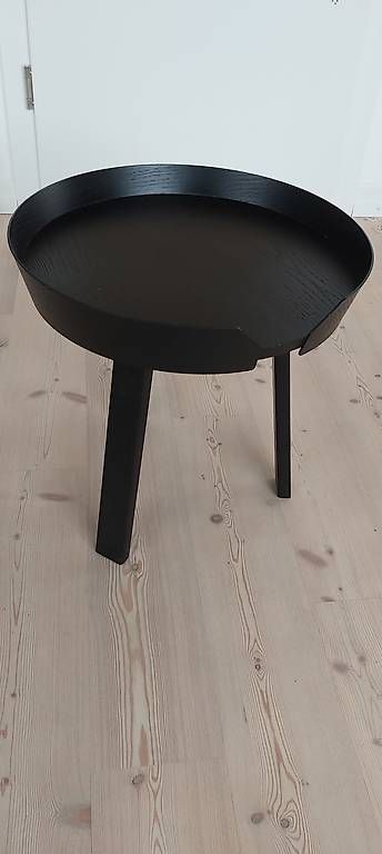 Muuto Tische: Beistelltisch Muuto Coffee Table Around – Gebraucht aus Wil SG von Jingels