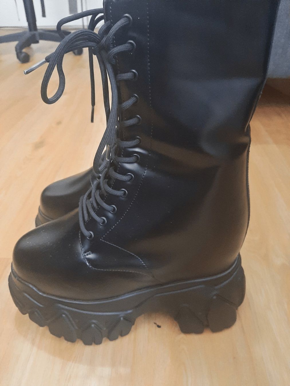 Scarpe da uomo: Doki Doki Cosplay Platform Boots (Chunky Schwarz) Gr. 43 – Nuovo (secondo la descrizione) da Bülach venduto da Aninoss