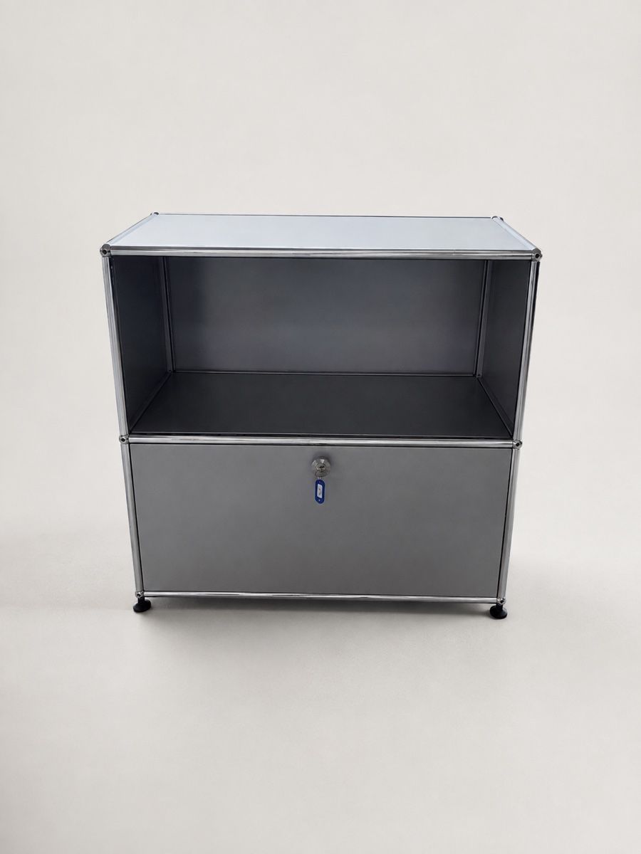 USM Étagères: USM Korpuss – D'occasion à Altendorf par SilverDesignStudio