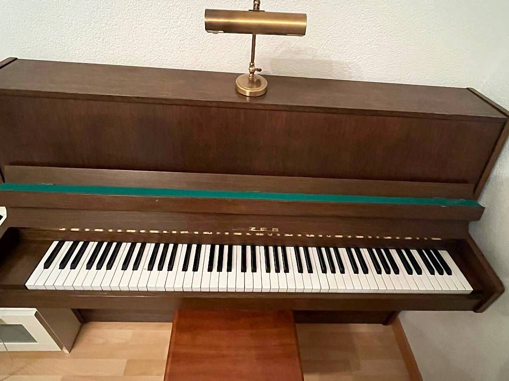 Musikinstrumente: Verschenken dieses Klavier  – Gebraucht aus Rickenbach Lu von J-h