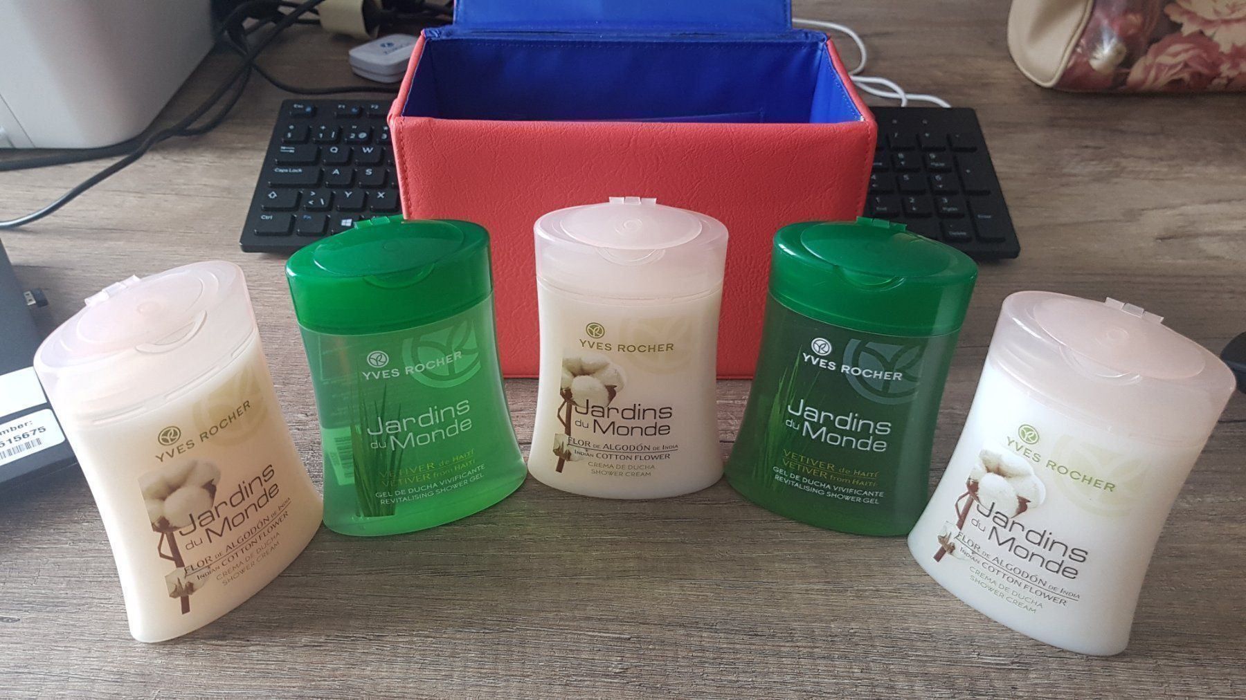 Lettini & sedie per cosmetici: Satz mit 5 Gelen mit Etui/Tasche – Nuovo e nell'imballaggio originale da Schöfflisdorf venduto da CrRG21