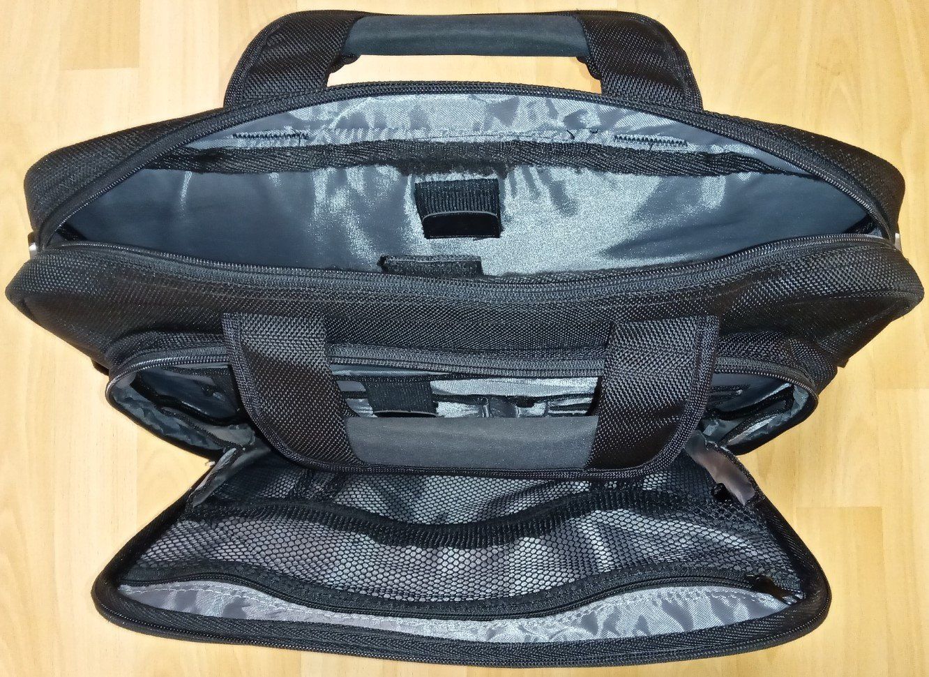 Dell Borse: Robuste DELL Laptoptasche, schwarz – Usato da Ebikon venduto da berog 3