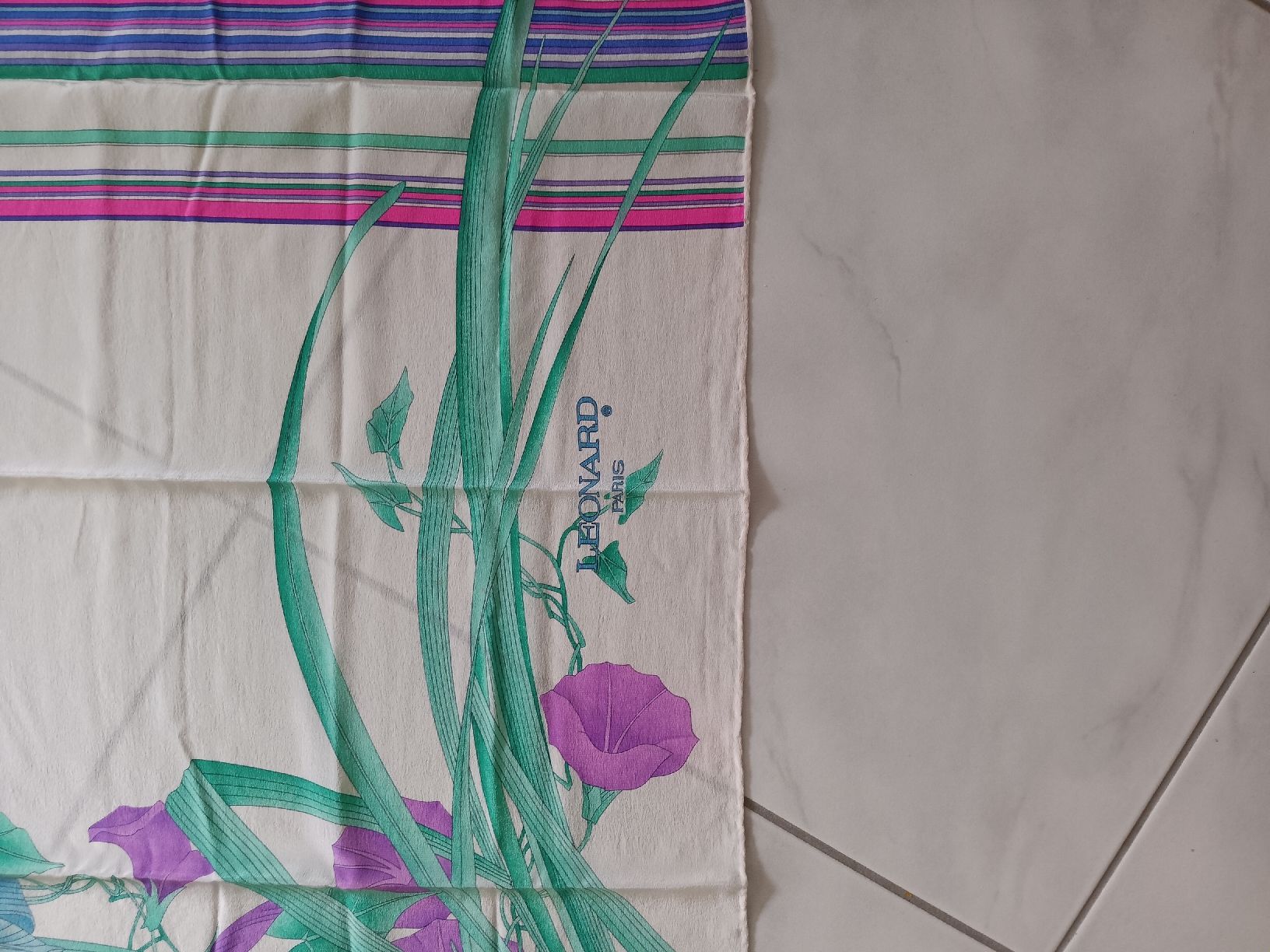 Foulard & Sciarpe: Seidenfoulard von Leonard – Usato da Stansstad venduto da leoni66 2