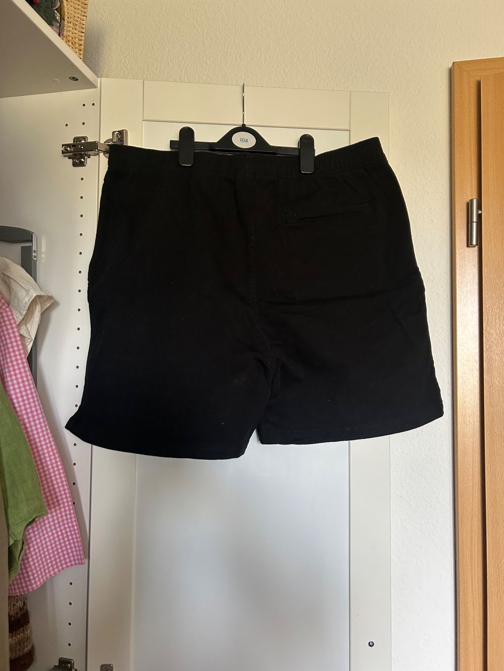 H&M Pantaloni: Kurze Hose Schwarz L – Usato da Therwil venduto da erm_dg6q 1