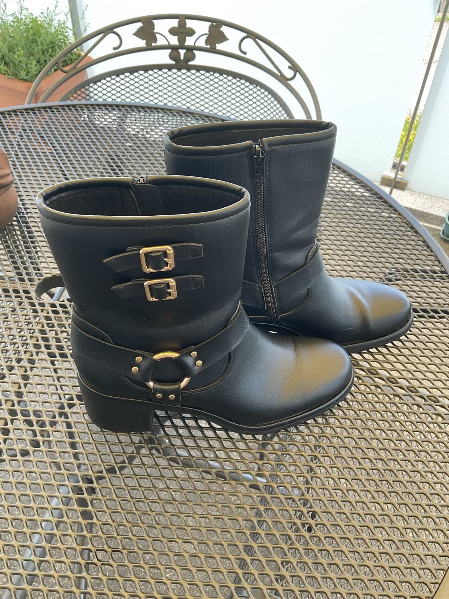 Scarpe da donna: Stiefel schwarz – Usato da Diepoldsau venduto da WinWin011