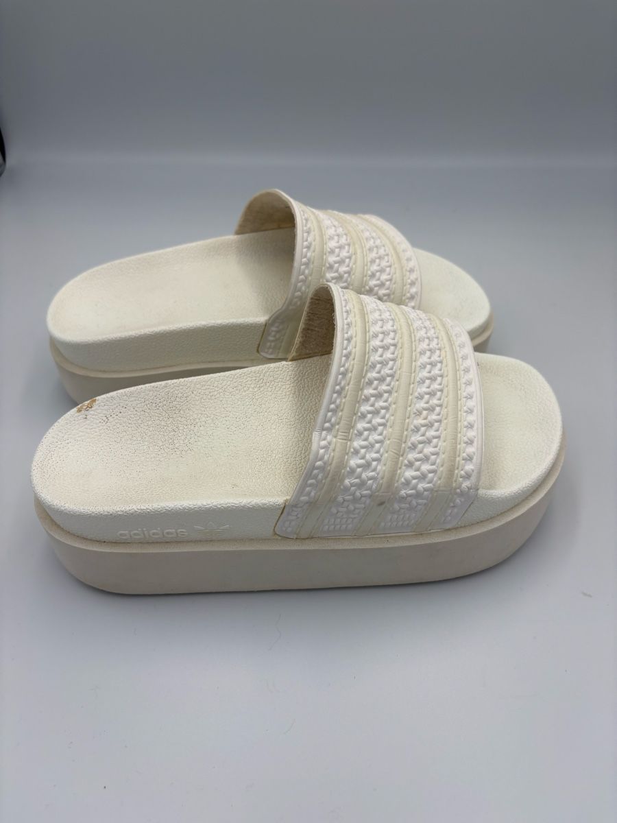 Adidas Damenschuhe: Adilette Bonega Grösse 38, weiss – Gebraucht aus Winterthur von Lepetitprince18 3